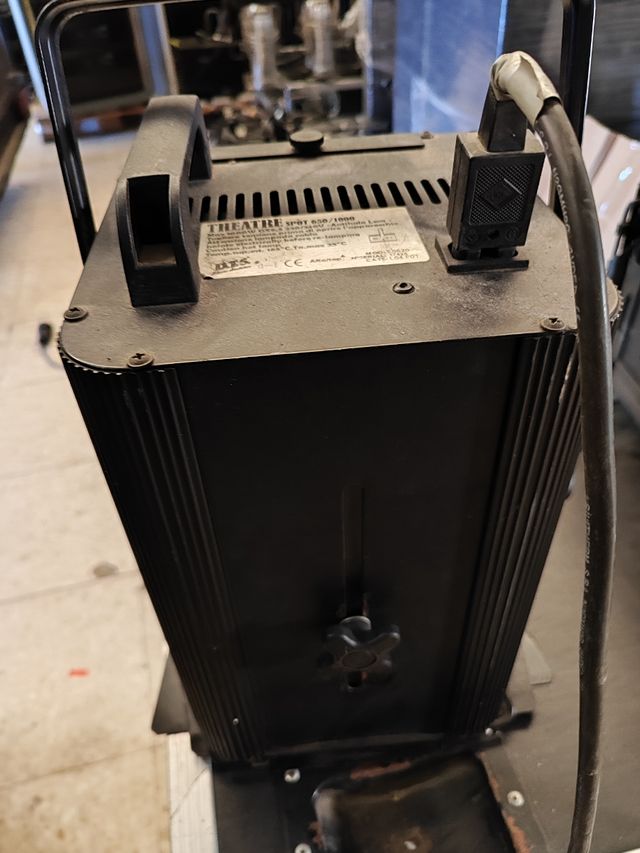 6 Focos PCs Fresnel DTS 650/1000 con lampara