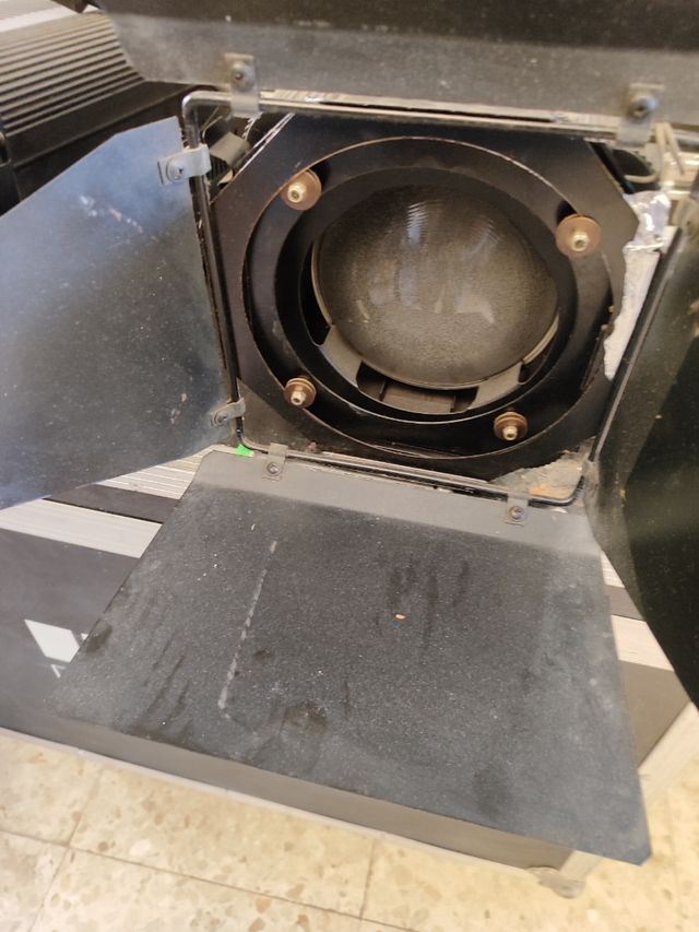 6 Focos PCs Fresnel DTS 650/1000 con lampara