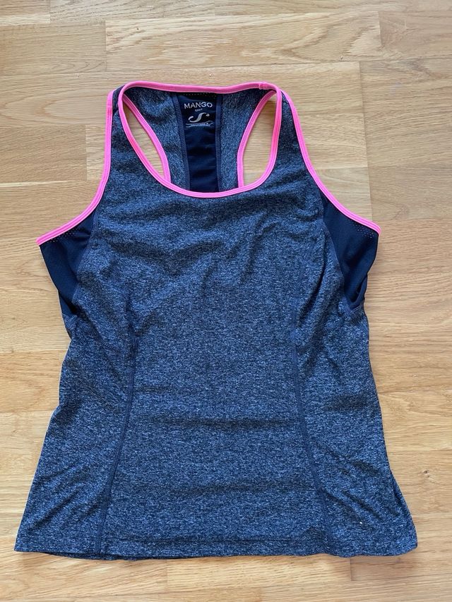 Camiseta deportiva, de Mango