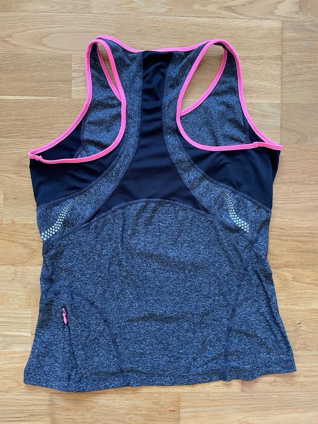 Camiseta deportiva, de Mango