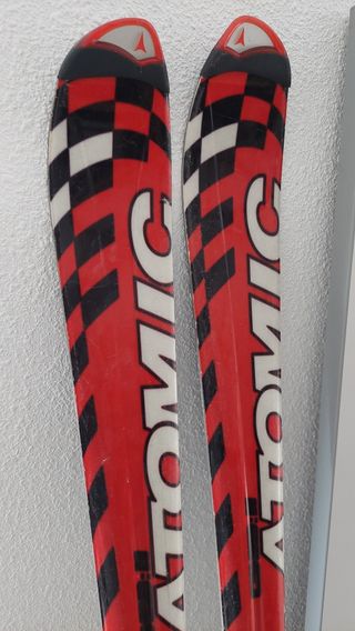 Skis Atomic con fijaciones