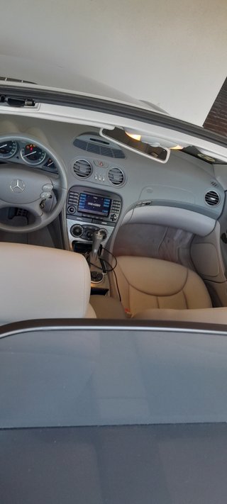 Mercedes-Benz  SL 2005