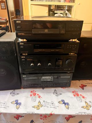 Stereo Akai con casse