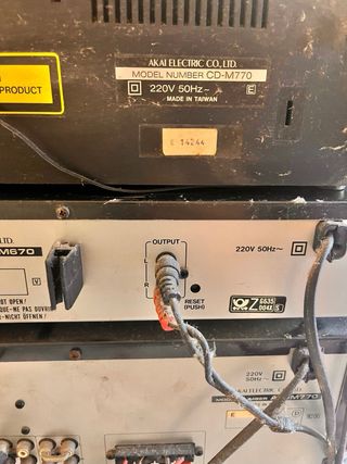 Stereo Akai con casse