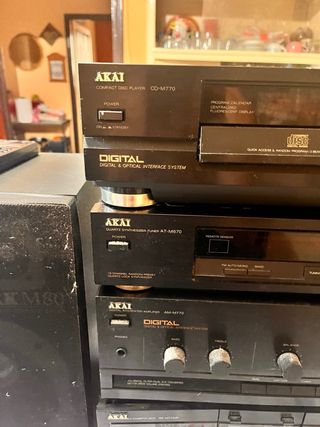 Stereo Akai con casse
