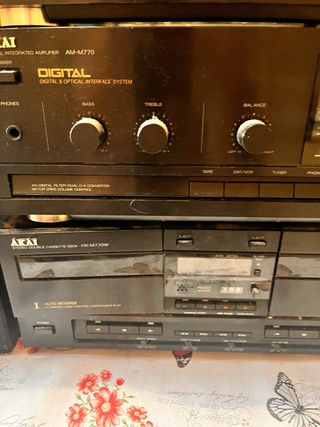 Stereo Akai con casse