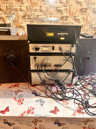 Stereo Akai con casse