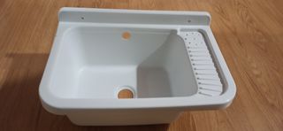 Lavadero resina blanco pared