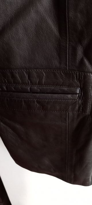 Chaquetón de hombre. Piel. Marrón.