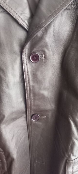 Chaquetón de hombre. Piel. Marrón.