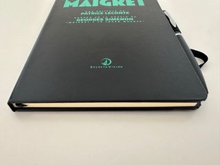 Libreta y bolígrafo promocional película Maigret