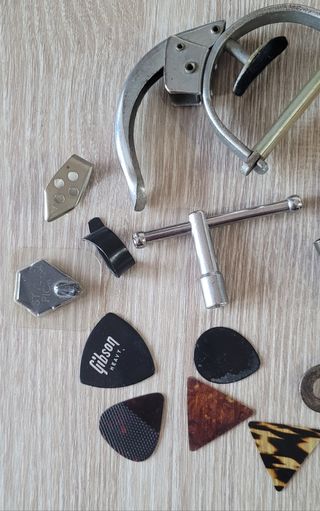 LOTE ACCESORIOS GUITARRA.