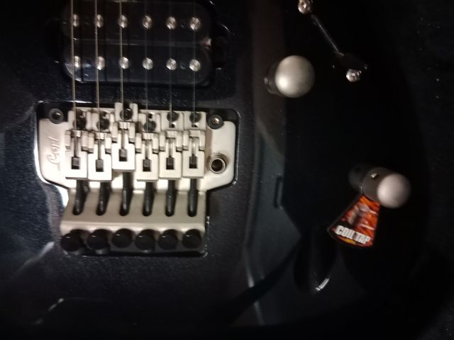 Guitarra Cort viva gold II + maletín + pedal