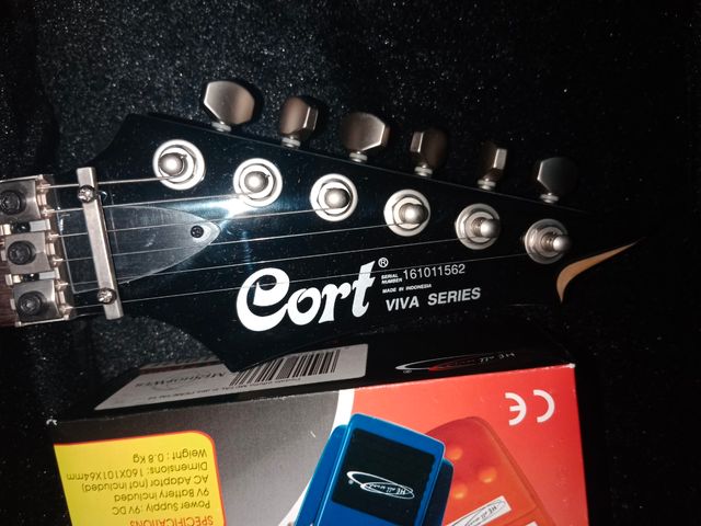 Guitarra Cort viva gold II + maletín + pedal