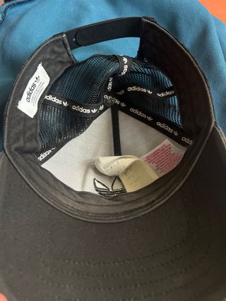 Gorra negra adidas