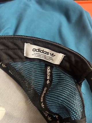 Gorra negra adidas
