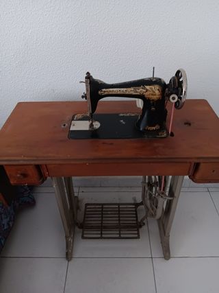 Maquina de coser antigua