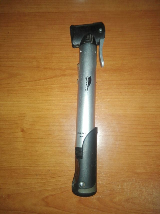 Bomba o inflador de mano para bicicleta 