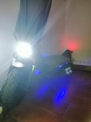 Patinete eléctrico marca CIRCOOTER