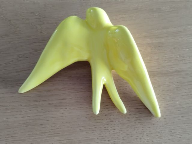 Conjunto de 2 andorinhas de cerâmica amarelas