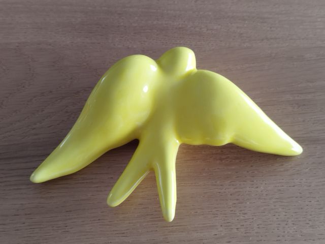 Conjunto de 2 andorinhas de cerâmica amarelas