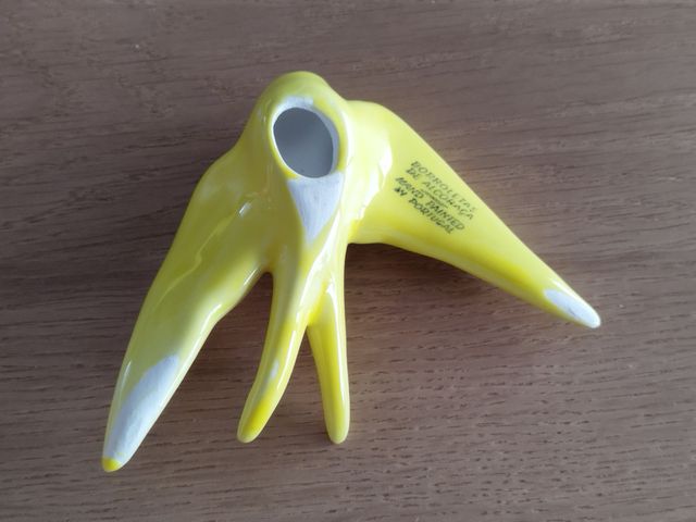 Conjunto de 2 andorinhas de cerâmica amarelas