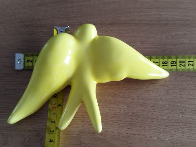 Conjunto de 2 andorinhas de cerâmica amarelas