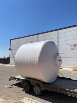 Tanque de pòliester reforzado con fibra de vidrio
