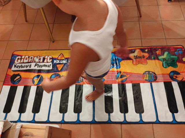 Piano infantil de pies 80cm X 74cm