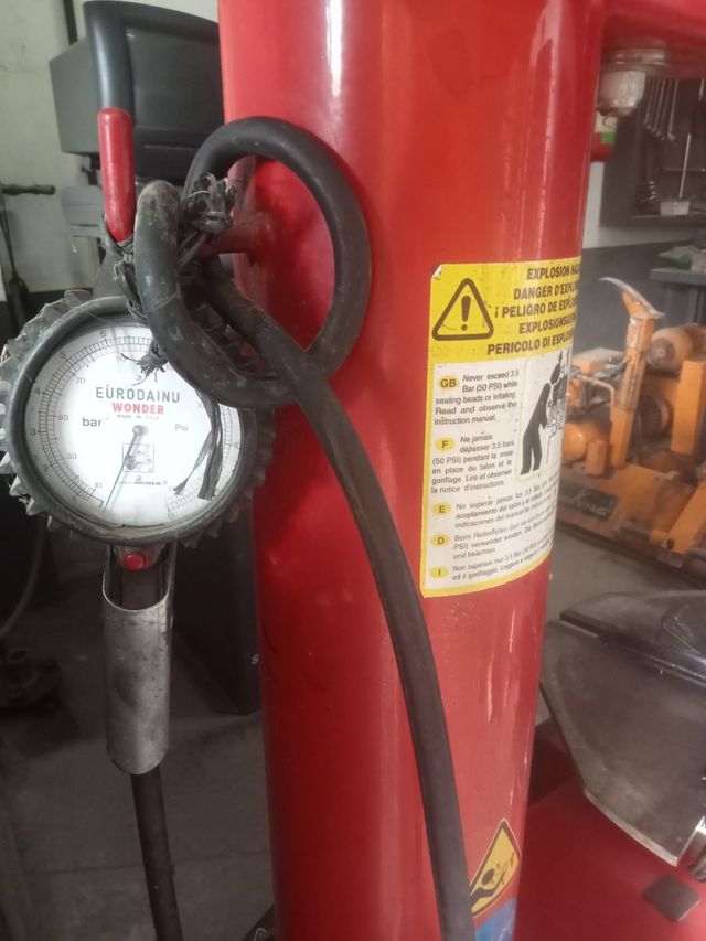 Desmontadora de neumáticos