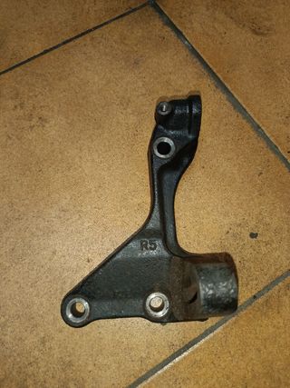 Soporte bomba de dirección d16y8