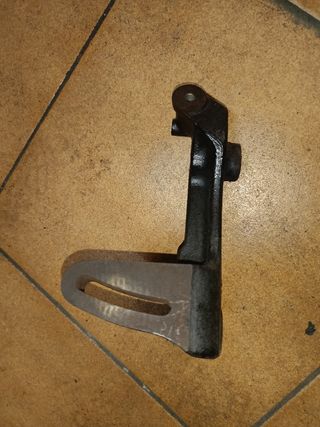 Soporte bomba de dirección d16y8
