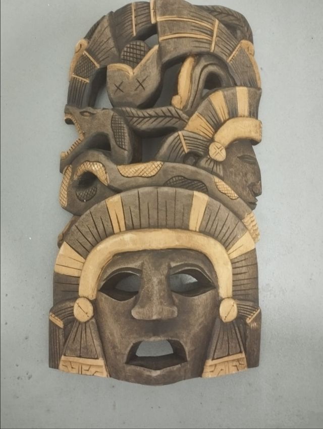 Mascara de madera Maya