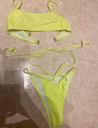 Bikini amarillo fosforito