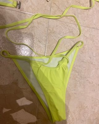 Bikini amarillo fosforito
