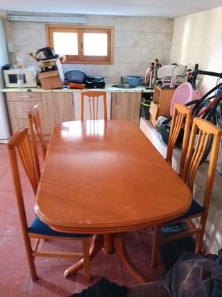 SILLAS Y MESA COMEDOR BUEN ESTADO