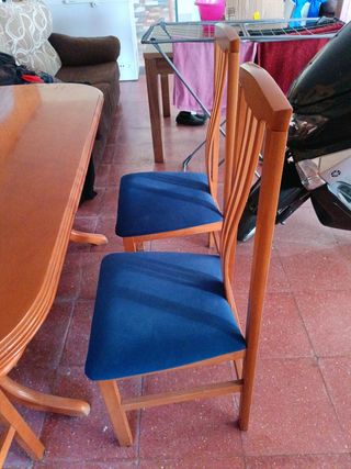 SILLAS Y MESA COMEDOR BUEN ESTADO