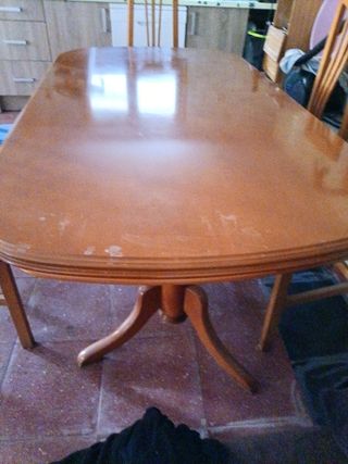 SILLAS Y MESA COMEDOR BUEN ESTADO