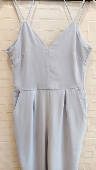 Mono largo de tirantes y escote en "V" de Lefties