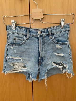 Pantalones vaqueros cortos chica