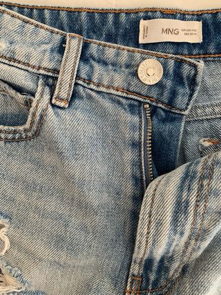 Pantalones vaqueros cortos chica