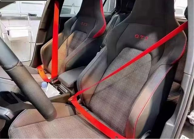 Cinturones de seguridad personalizados