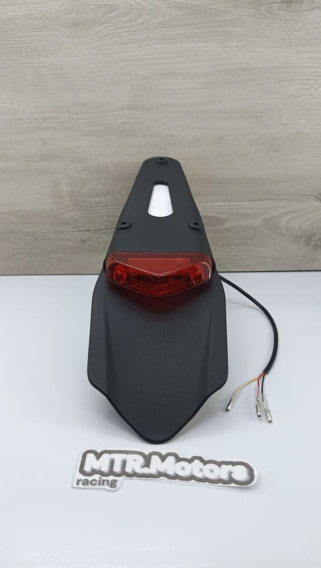 ✅ Porta matrículas con piloto led rojo homologado