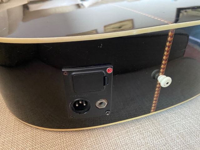 Guitarra electroacústica Washburn D10S