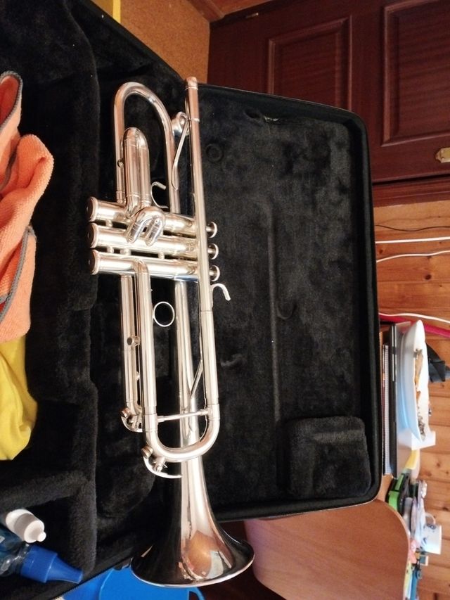 Trompeta Yamaha YTR43335GII