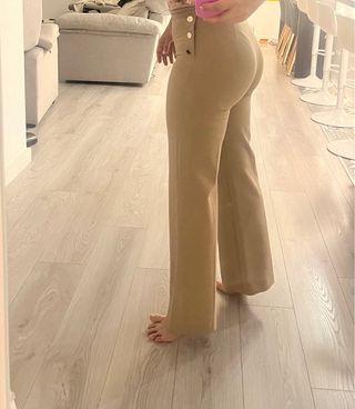 Pantalón beige wide legs