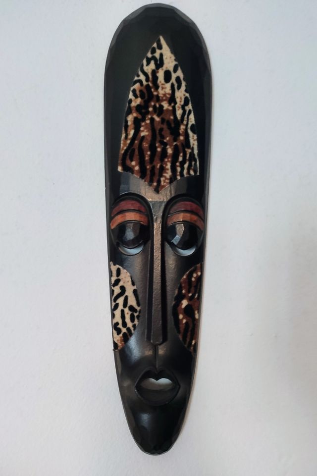 Figura africana de madera 