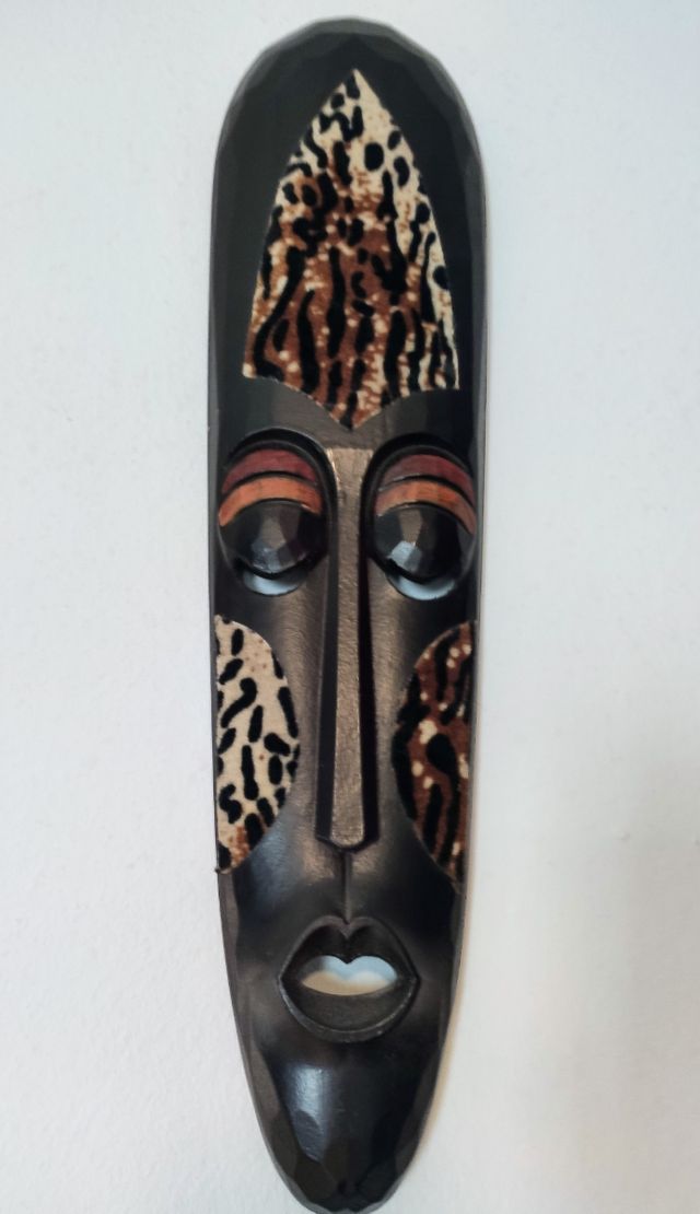 Figura africana de madera 