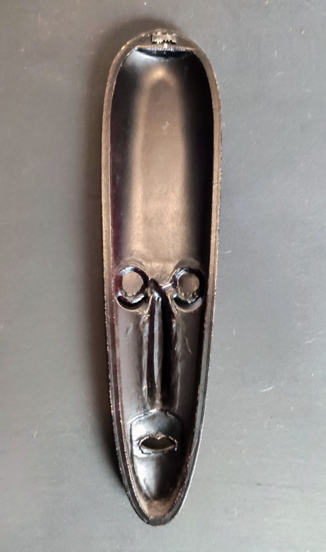 Figura africana de madera 