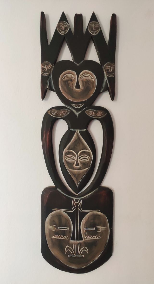 Figura africana de madera 